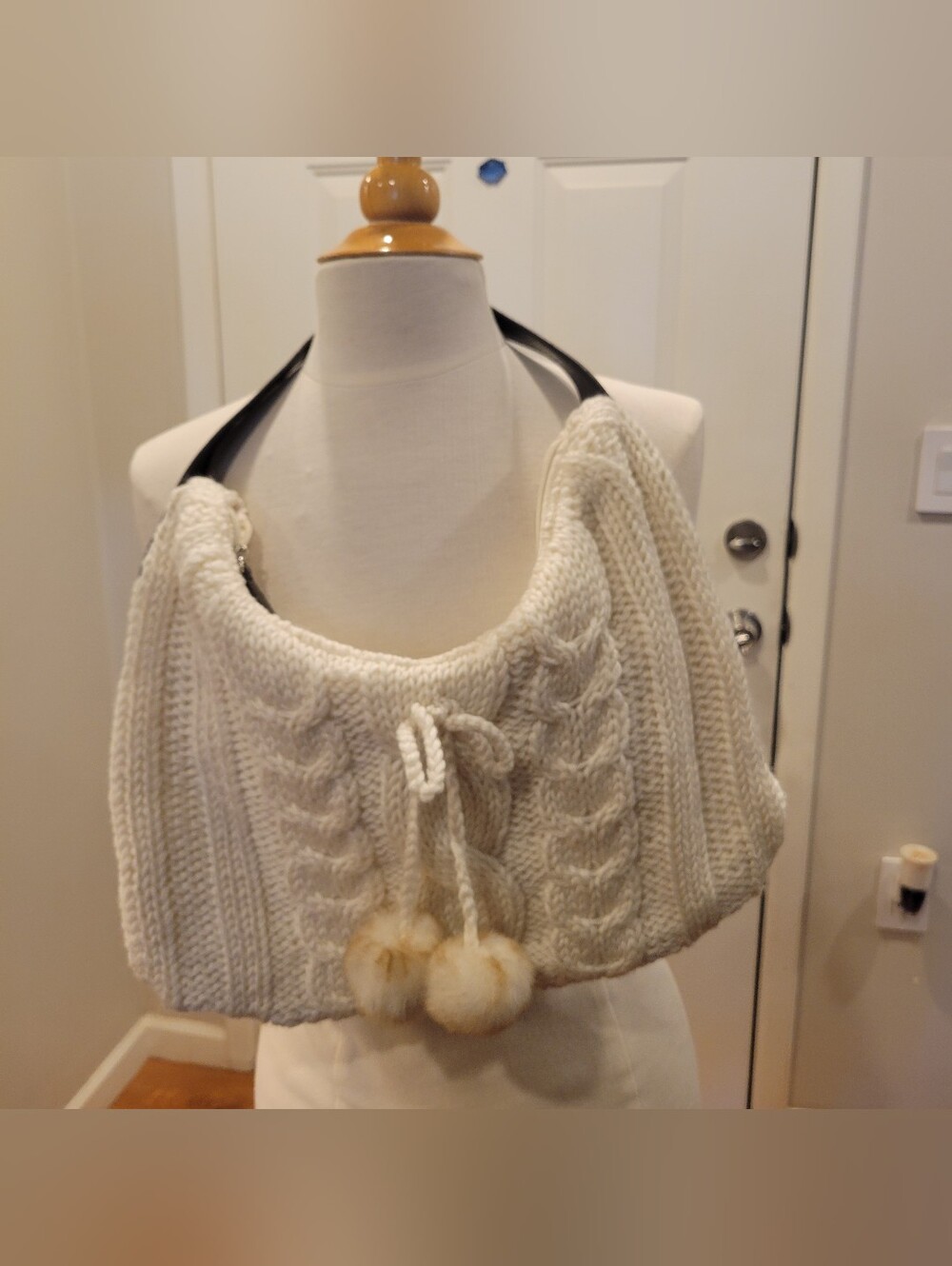 👜NWOT~ BATH & BODY Cable Knit Shoulder Bag